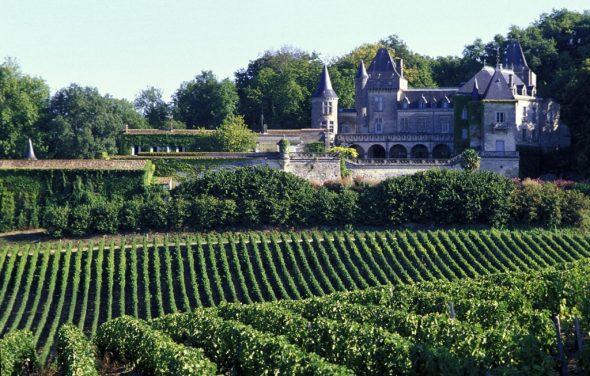 The-Most-Popular-Luxury-Vacations-590x376.jpg