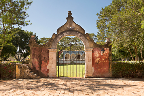 Chable-Exterior-Grounds-2low.jpg