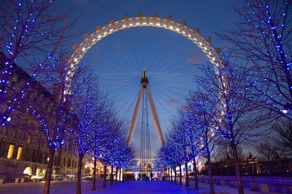 London_Eye_Twilight_April_2006-590x393.jpg