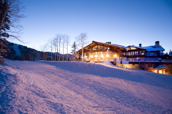 SteinEriksenLodge_SkiInSkiOut_Sunset-590x392.jpg