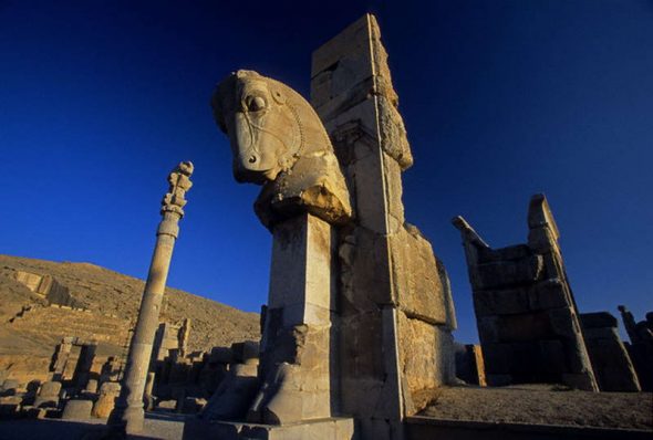 iran-history1134-590x398.jpg