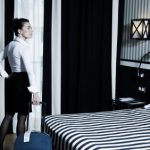 womaninhotel.jpg