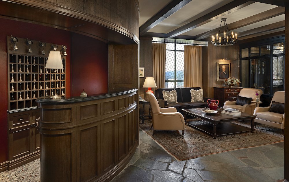 40 minutes north of Chicago, the 57-room Deer Path Inn