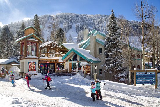 ski in Taos