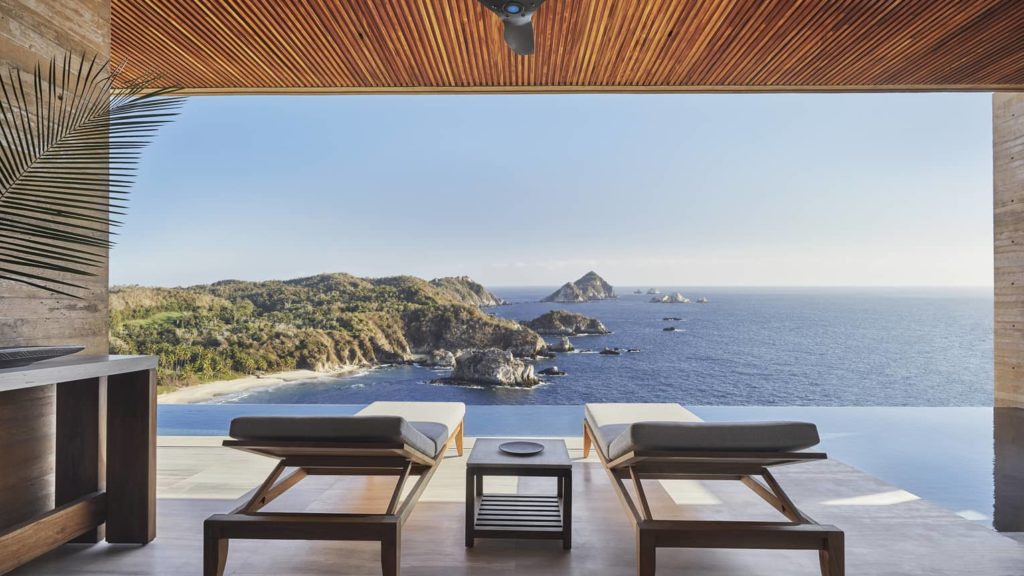 A private nature reserve along a pristine 6-mile stretch of coastline is now home to Four Seasons Resort Tamarindo, México