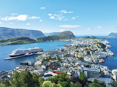 Arctic Cruises HAL
