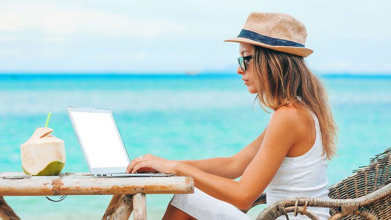 Survey: American travelers work during vacation